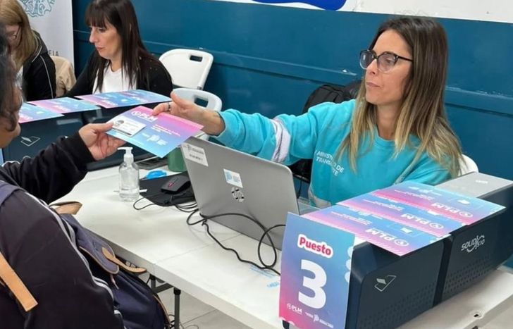 En los próximos días entregarán otras 700 credenciales.