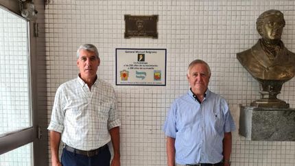Alfredo Grassi en el Colegio Belgrano, donde se colocó la placa.