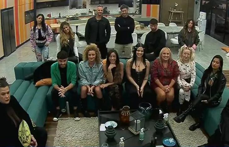 Siete jugadores en placa.