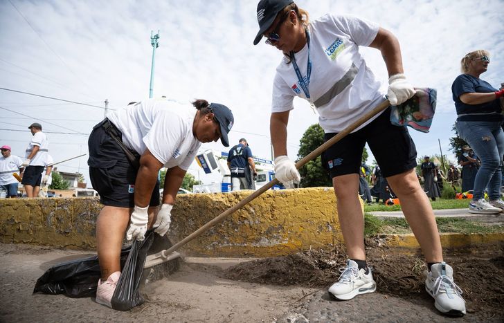 El operativo en San José incluyó barrido, corte de pasto, pintura y recolección de basura, entre otros trabajos.