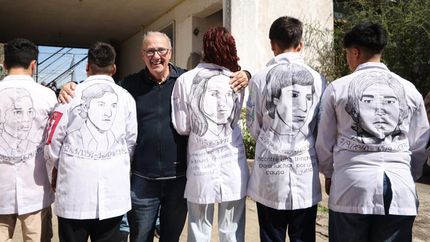 Diario La Unión | Pablo Díaz, sobreviviente de La Noche de los Lápices, junto a estudiantes secundarios.