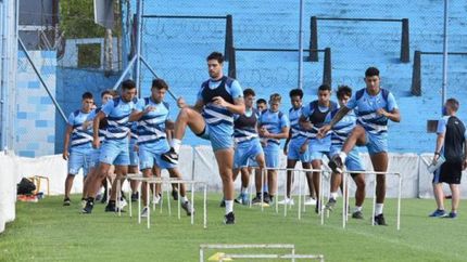 El plantel volvió al trabajo con 23 futbolistas. El plantel volvió al trabajo con 23 futbolistas.