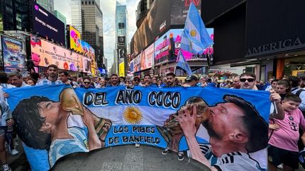 Los amigos y la bandera. El color de los hinchas argentinos en Estados Unidos. Los amigos y la bandera. El color de los hinchas argentinos en Estados Unidos.