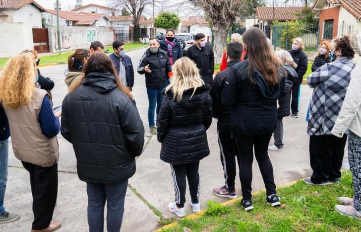 Todas las semanas hacen reuniones para informar a vecinos.