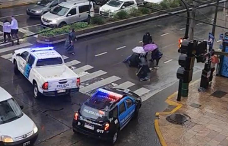 El tránsito estuvo cortado sobre Hipólito Yrigoyen.