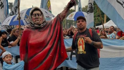 la escultura que hizo un banfileno, protagonista del 24m