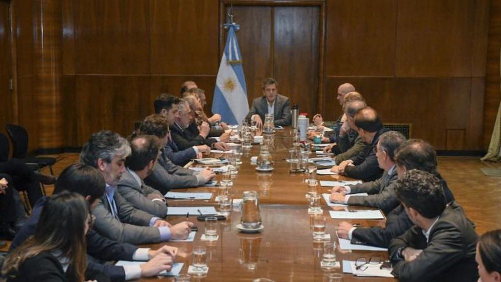 Massa, en reunión con su equipo.