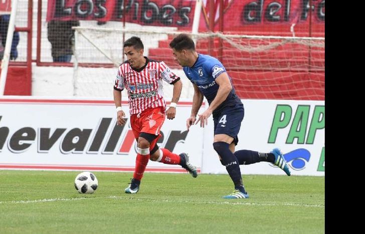 González no pudo gravitar por izquierda y salió lesionado.