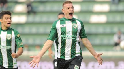 Cabrera anotó el primero y le hicieron el penal en el segundo.