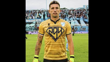 Crivelli puso manos a la obra y ayuda los propios y a los clientes de su suegro. Crivelli puso manos a la obra y ayuda los propios y a los clientes de su suegro.