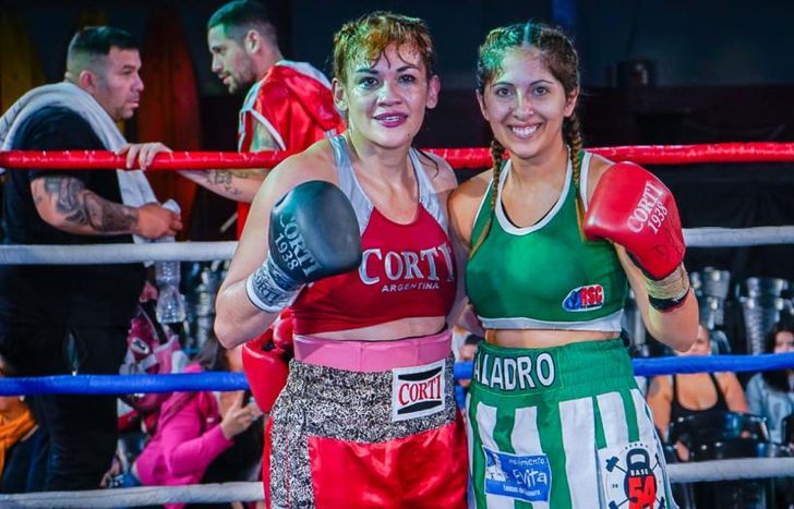 Camila, feliz con La Tigresa Acuña.