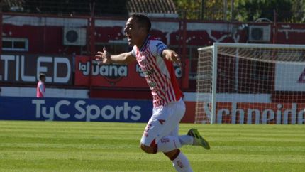 Turraca marcó un golazo para abrir el camino Milrayitas.