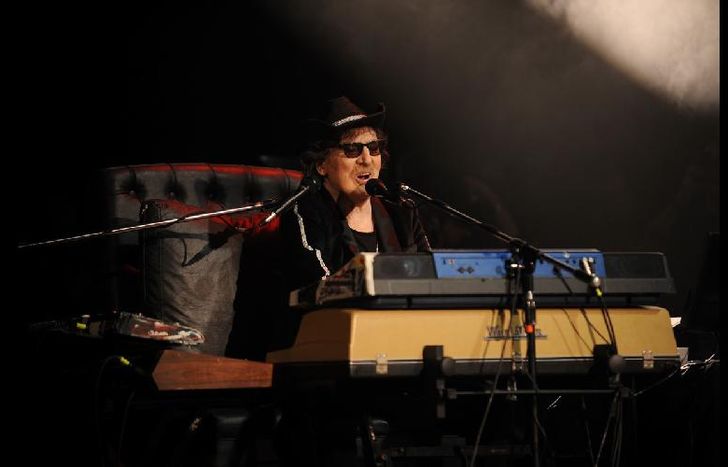 Nuevo material sobre el genio del rock nacional.