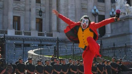 El Joker hizo de las suyas en el manifestación y dejó una perlita para las redes.