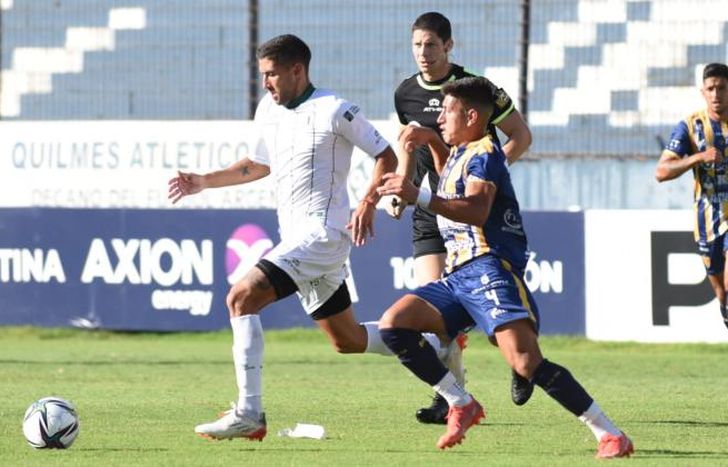 Álvarez conduce con la persecución de Troxler.