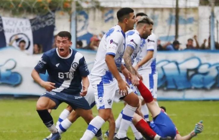 Rodrigo Aquino clavó el 3-2 de San Martín.