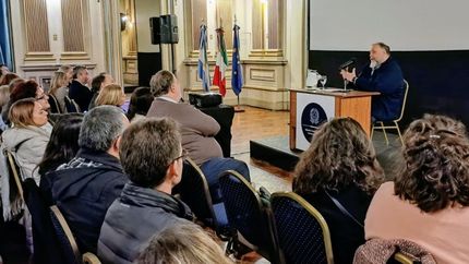 El encuentro tuvo aproximadamente 200 asistentes.