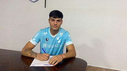 Richarte, de 19 años, firmó contrato en Temperley. Richarte, de 19 años, firmó contrato en Temperley.