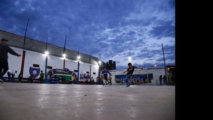 EL CLUB LA PANDILLA DE FIORITO FUE UNO DE LOS QUE YA SE BENEFICIÓ CON el PROGRAMA DE RECONVERSIÓN LUMÍNICA para los clubes DE BARRIO.