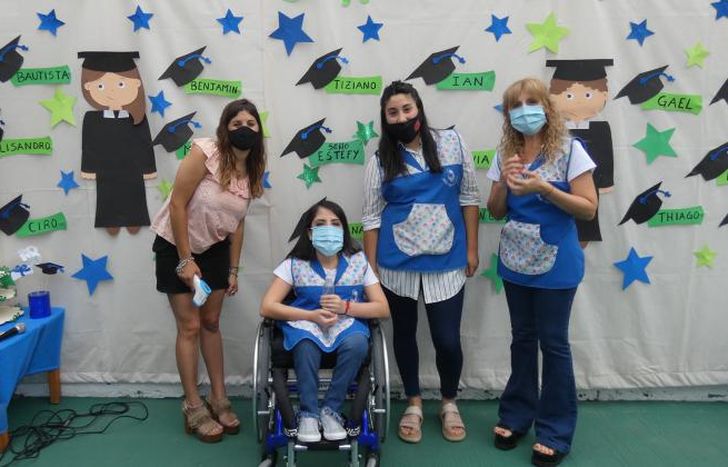 Organizaron la fiesta para 13 egresados de la sala de 5.