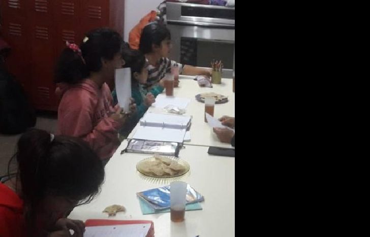 dictan clases de apoyo escolar los martes y jueves.