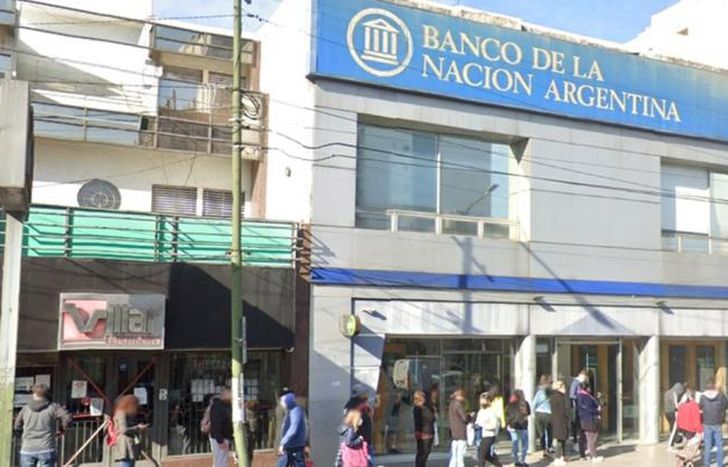 El hecho fue en la puerta del Banco Nación, de Banfield.