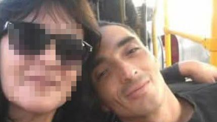 El hombre fue asesinado a puñaladas en Parque Barón. El hombre fue asesinado a puñaladas en Parque Barón.