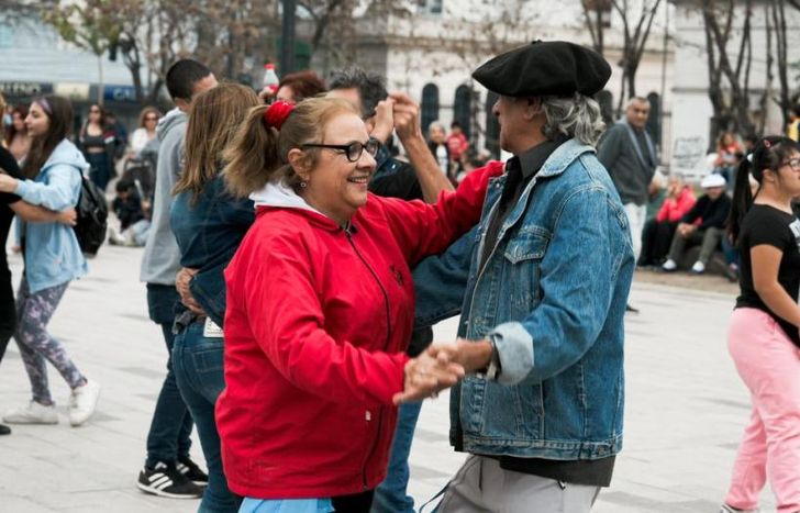El domingo habrá una nueva edición de Folklore Lomas en la Plaza Grigera.