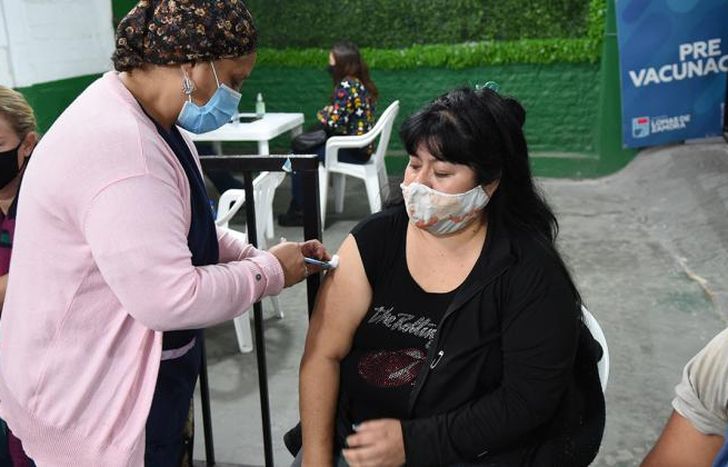 Desde el sábado, los mayores de 55 podrán vacunarse sin turno.