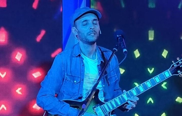 Presentan su nuevo disco junto a su banda.