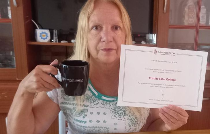Cristina recibió el reconocimiento por haber participado por más de dos años de esta investigación.