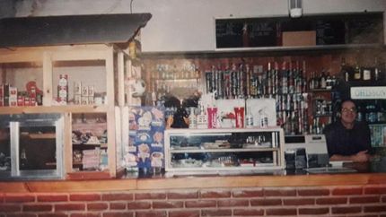 El buffet y José, como si fuesen uno.