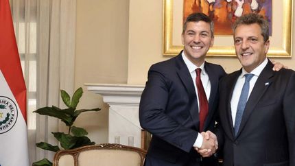 Junto al presidente de paraguay.