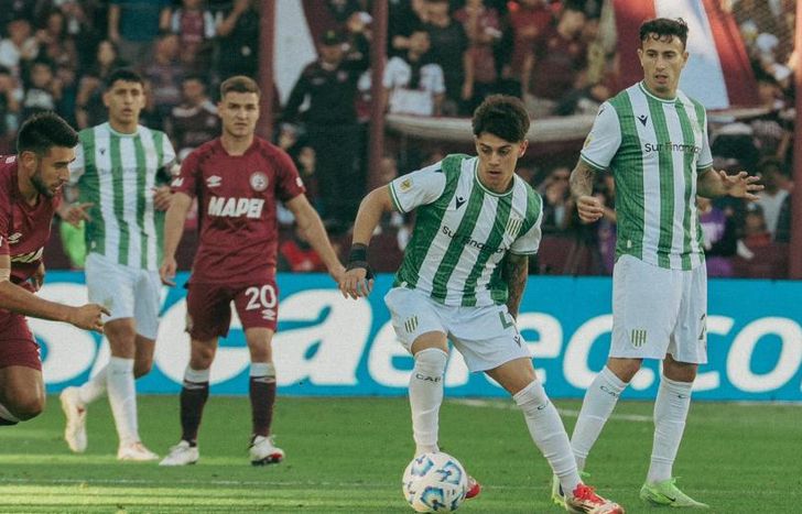 Di Luciano domina la pelota.