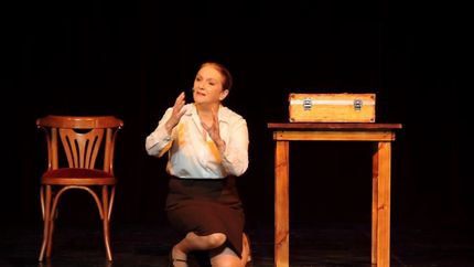 Distintas voces van narrando la vida de Eva Duarte. El espectáculo llega por primera vez a Llavallol.&nbsp;