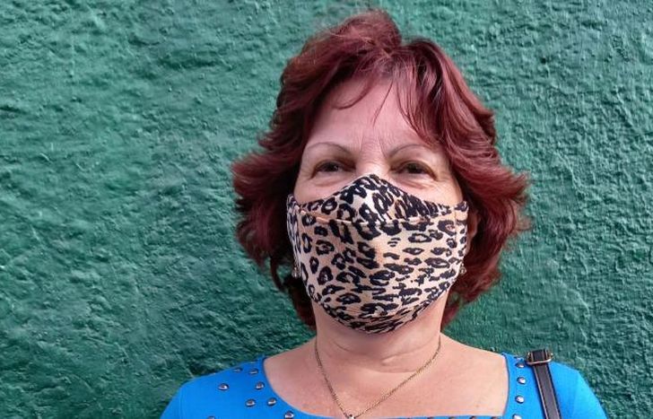 Olga, vecina de Banfield, fue vacunada este martes.