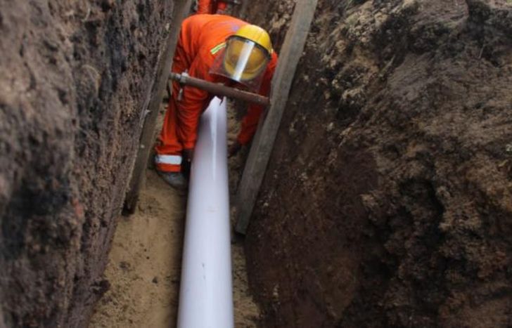 Colocan las cañerías colectoras.