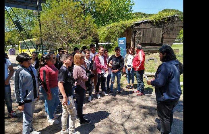 decenas de alumnos de escuelas participan de las visitas.