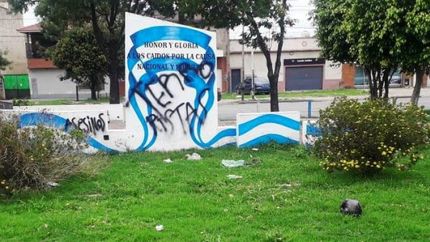 Las pintadas están desde el domingo.