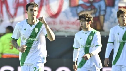 Golazo de Santiago López García para el triunfo de Banfield. Golazo de Santiago López García para el triunfo de Banfield.