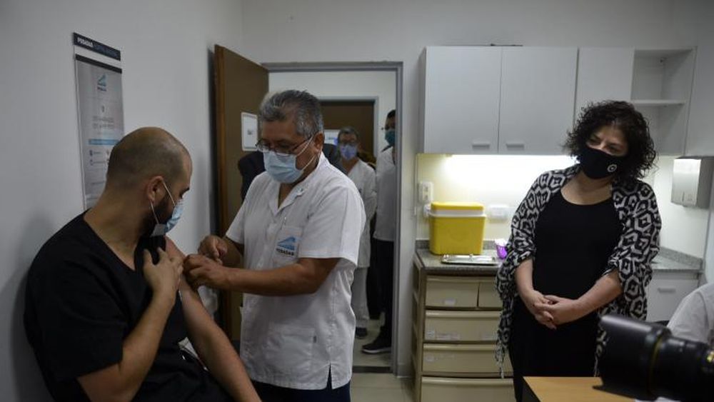 Carla Vizzotti supervisando un operativo de vacunación.