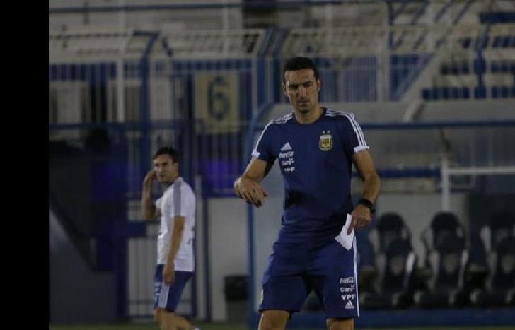 Lionel Scaloni ensayó con dos formaciones de cara a los amistosos con Irak y Brasil.