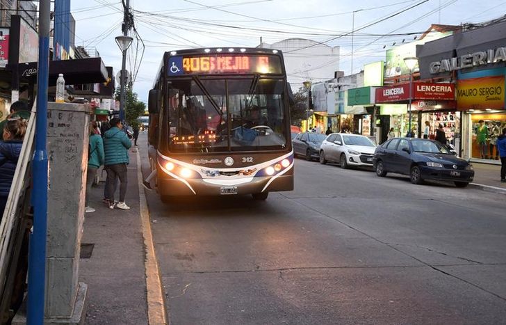 El Gobierno convocó a la UTA a una reunión para intentar levantar el paro.
