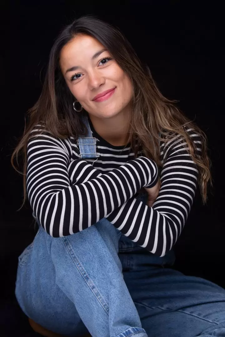 Cami de los Santos llega al Teatro Maipu de Banfield. 