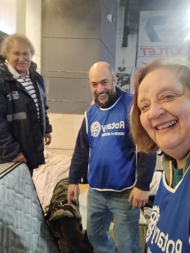 Se sumaron socios y voluntarios a la iniciativa solidaria.