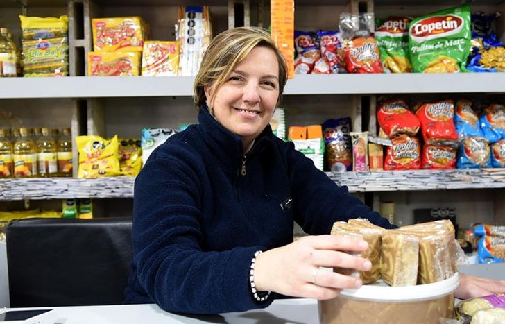 Daniela es almacenera desde sus 16 años.