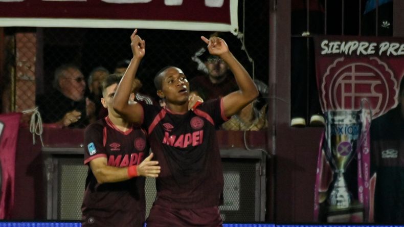 Lan&uacute;s le gan&oacute; a Banfield con gol de Valois.