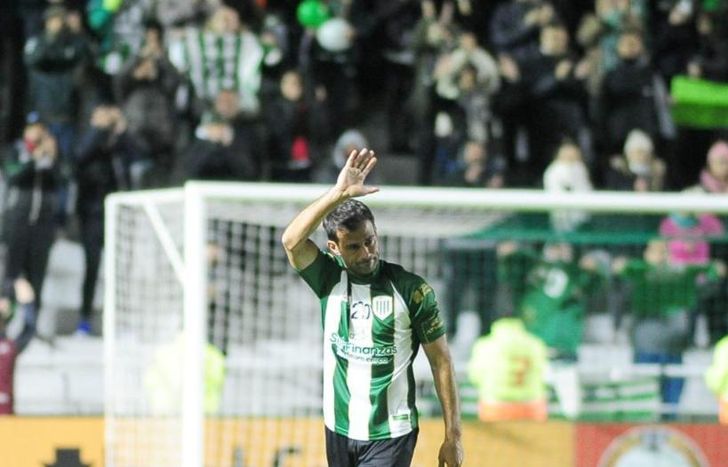 El ex goleador no retorna a Banfield.