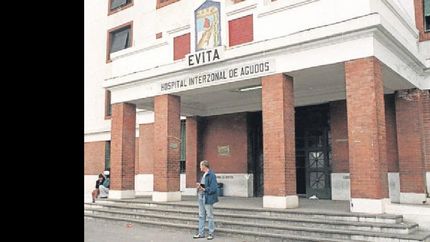 hospital evita de lanus: un paciente y un camillero cayeron por el hueco de un ascensor