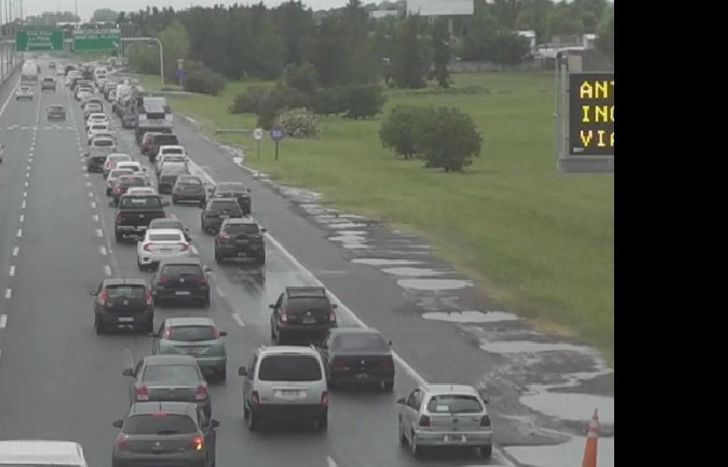 Los accidentes generaron demoras en las dos rutas.